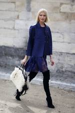 Elena Perminova con lleggins boots de gamuza